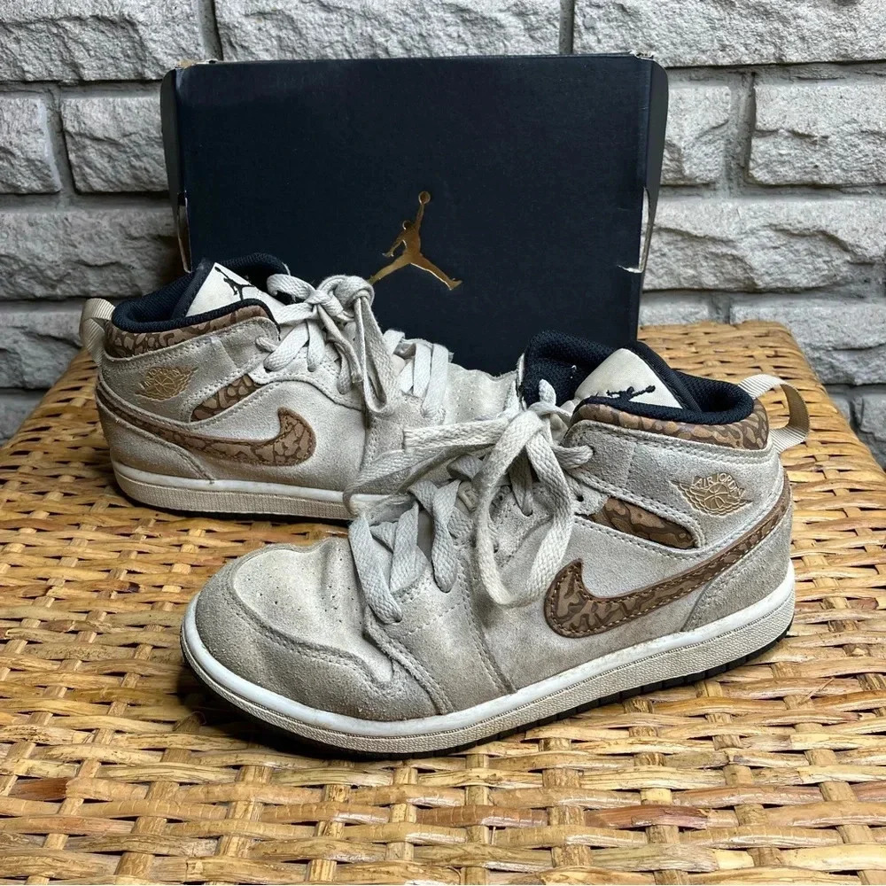 Kids Jordan Air 1 Mid SE Suede